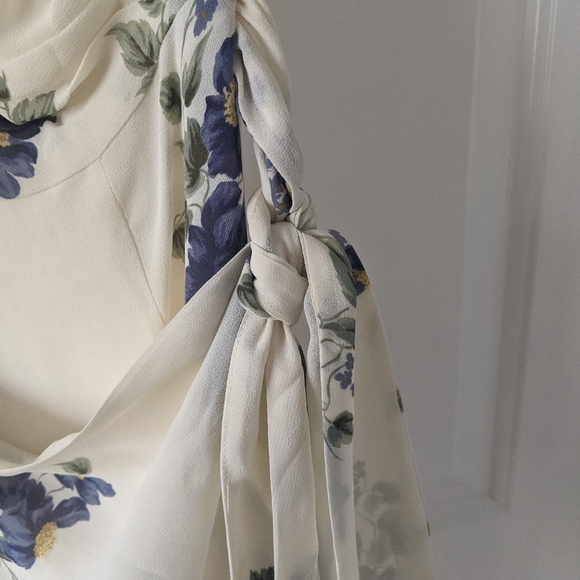 NWOT Reformation floral wrap dress with sleeve tie - Picture 4 of 7